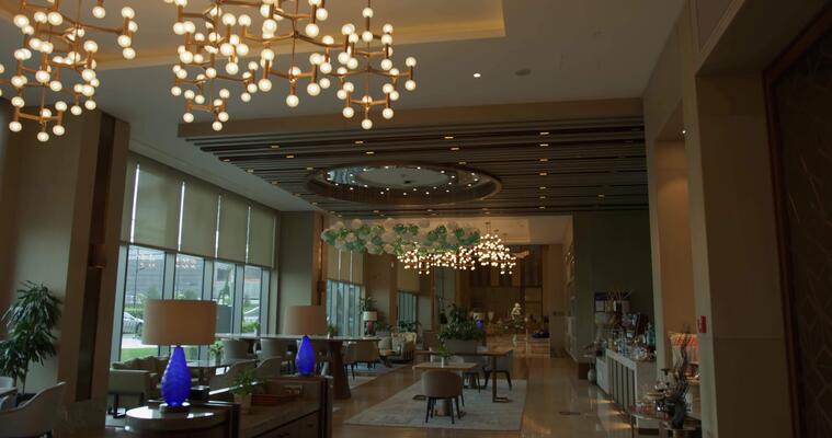 tashkent uzbekistan 8 4 2022 a huge lobby of an expensive luxury hotel free video | ์ฐ์ฆ๋ฒ ํค์คํ ๊ฐ์ด๋ ์ฐ์ฆ๋ฒ ํค์คํ ๊ฐ์ด๋ ํ์์ผํธ 4์ฑ๊ธ ํธํ
๋ก๋น (์ํฐ๋งํฌ: uzgid.com)